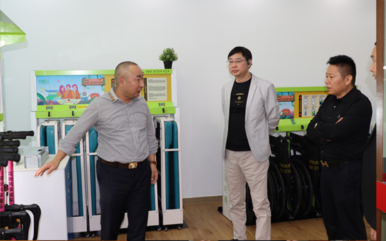 廣東省河南駐馬店商會會員參觀法瑞納集團共享產(chǎn)品展廳參觀并合影留念